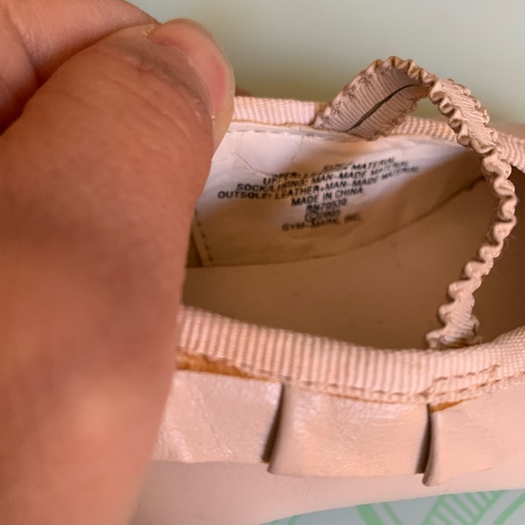 Janie and Jack girls leather material flats in ivory size 4 - Picture 6 of 6